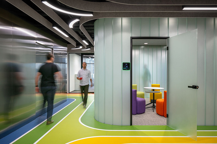 將彩虹搬進(jìn)辦公室的運(yùn)動(dòng)主題總部辦公裝修設(shè)計(jì)案例 將彩虹搬進(jìn)辦公室的運(yùn)動(dòng)主題總部辦公裝修設(shè)計(jì)案例