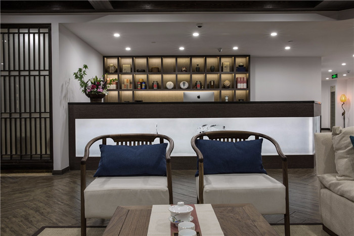 擇守書(shū)院新中式國(guó)學(xué)教育培訓(xùn)機(jī)構(gòu)接待臺(tái)裝修設(shè)計(jì)實(shí)景圖 擇守書(shū)院新中式國(guó)學(xué)教育培訓(xùn)機(jī)構(gòu)接待臺(tái)裝修設(shè)計(jì)實(shí)景圖