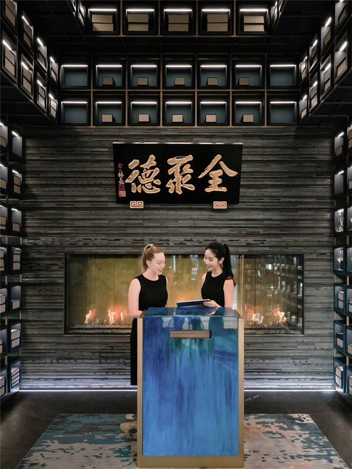 5D全沉浸式餐廳設(shè)計   溫哥華全聚德北京烤鴨店入口接待區(qū)裝修設(shè)計 5D全沉浸式餐廳設(shè)計   溫哥華全聚德北京烤鴨店入口接待區(qū)裝修設(shè)計
