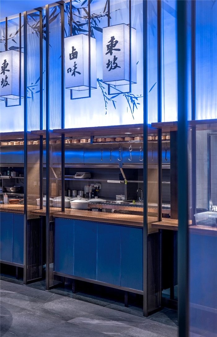 梅州東坡酒樓新潮中餐廳明檔裝修設(shè)計(jì)實(shí)景圖 梅州東坡酒樓新潮中餐廳明檔裝修設(shè)計(jì)實(shí)景圖